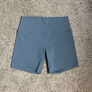 Lululemon Size 10 Align Short High Rise 6" Oil Grey